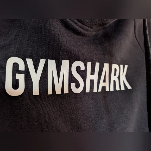 Gymshark Women's Black Cropped Hoodie - Picture 2 of 4